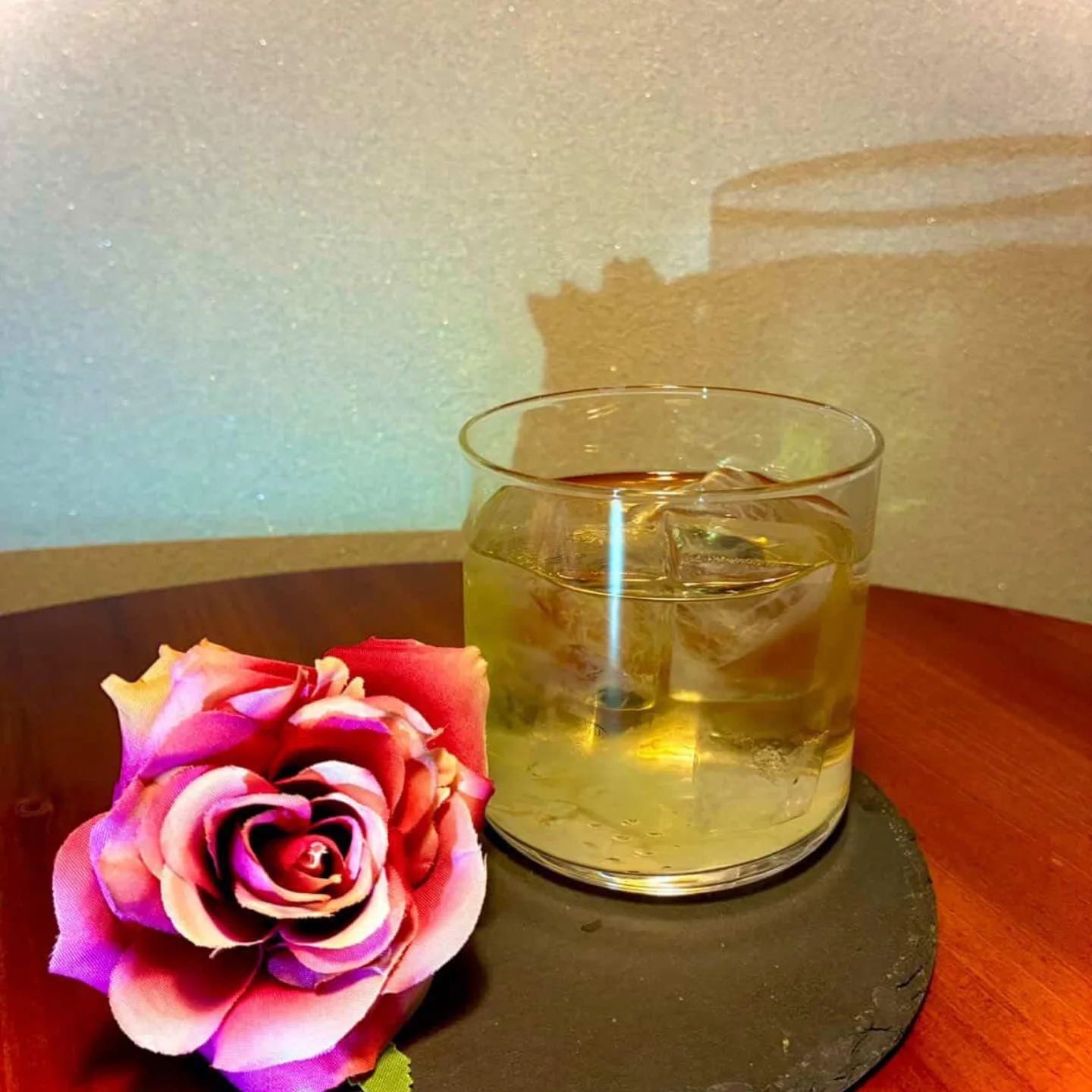薔薇を添えた一杯